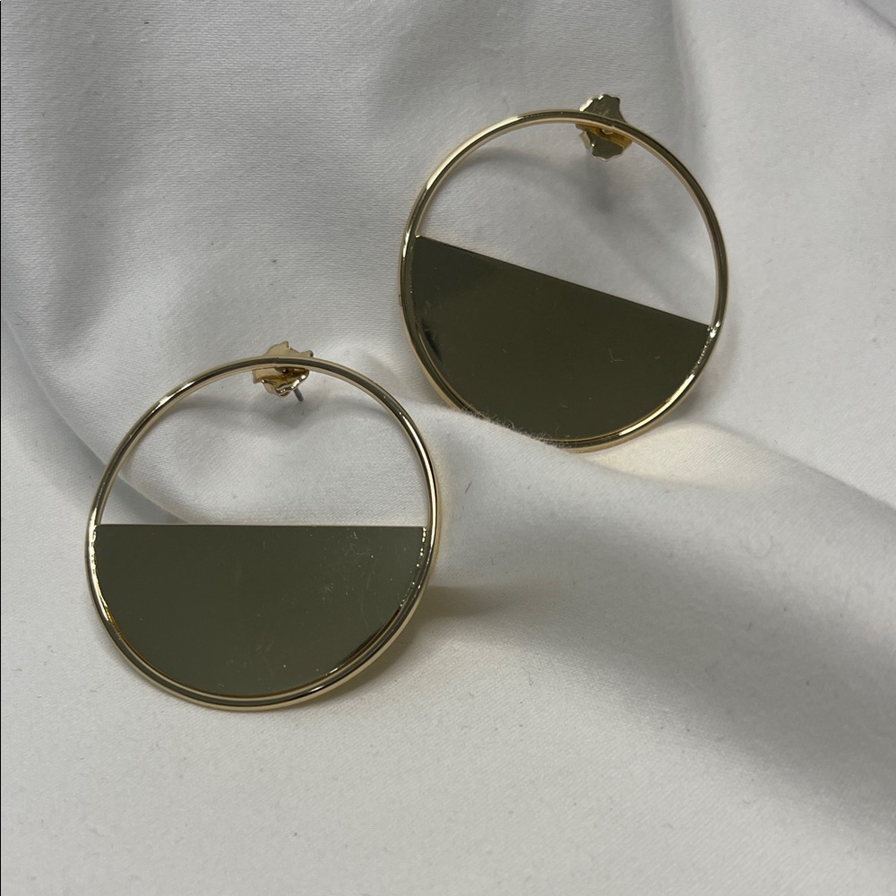 Elegant Gold Hoop Earrings